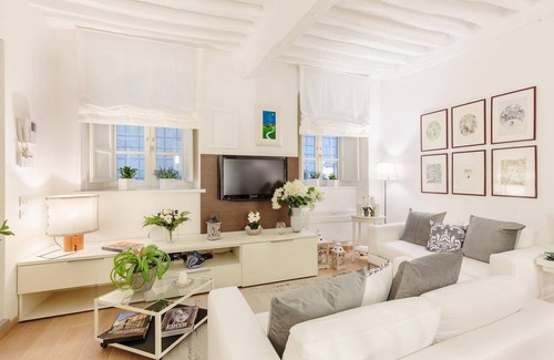Lucca Historical Center Apartment | Orchidea Bianca Apartment
