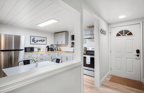 Spenard Condo | Oregon downstairs · Nice ground level Home Near Airport & Free Parking