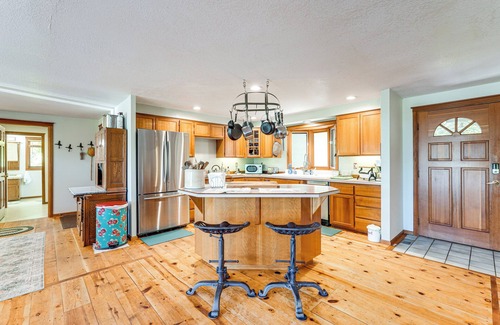 Marcola House | Oregon Farmhouse Hideaway on 53 Acres