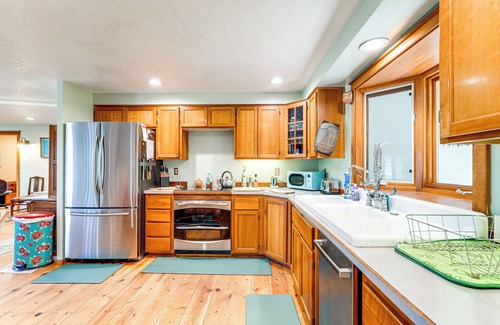 Marcola House | Oregon Farmhouse Hideaway on 53 Acres