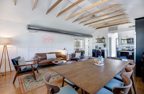 Downtown House | Oregon · Vintage Bungalow - Heart of Downtown Chandler