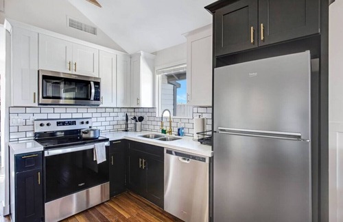 Downtown House | Oregon · Vintage Bungalow - Heart of Downtown Chandler