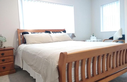 Orewa House | Orewa Brand New Sunshine Home Stay
