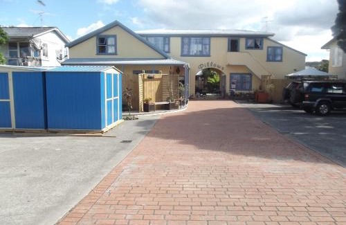 Orewa Cabin | Orewa Pillows Lodge