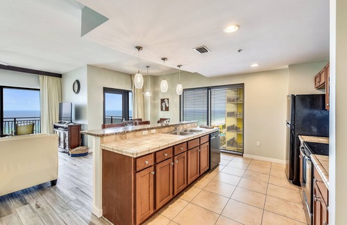 Panama City Beach Condo | Origin 1036, Perfect for 4! Beautiful sunset and Gulf of Mexico view! Free Activities!