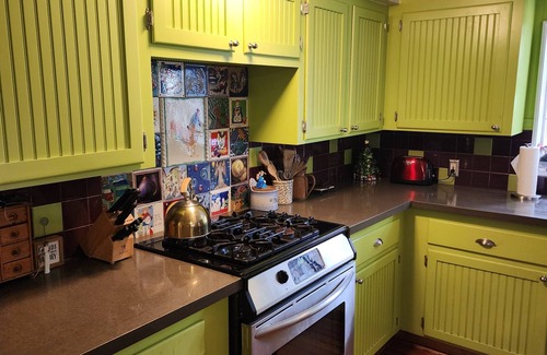 Blue Heron House | ORIGINAL 1927 COZY LAKEFRONT BUNGALOW WITH WRAP AROUND PORCH