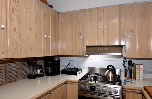 North Shores House | Original North Shores Beach House w/4BR! Quick walk to Private Beach