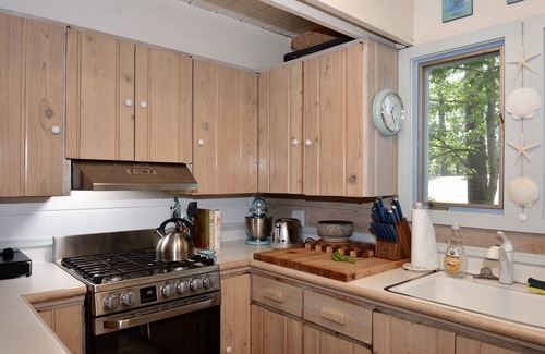 North Shores House | Original North Shores Beach House w/4BR! Quick walk to Private Beach