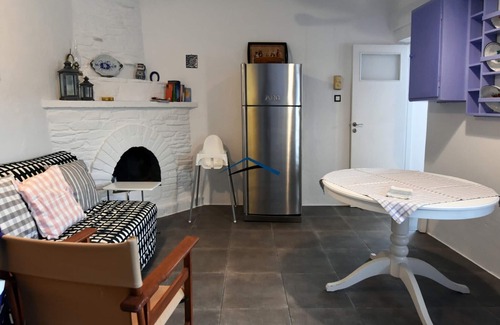 Kea House | Original stone built house on the waterfront with access to a large sandy beach