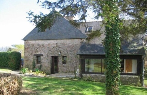 Plouezec House | Original stone house with garden near the beach