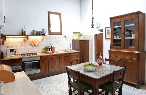 Massa Marittima Apartment | Original Tuscan holiday apartment in a quiet location with rooftop terrace