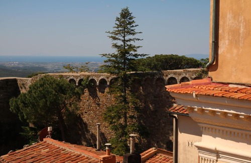 Massa Marittima Apartment | Original Tuscan holiday apartment in a quiet location with rooftop terrace