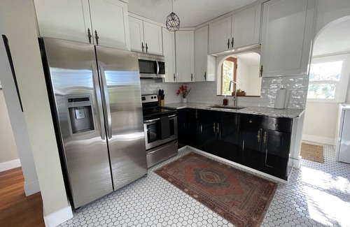 North Delridge House | Original West Seattle Escape-Easy Beach and Downtown Access.
