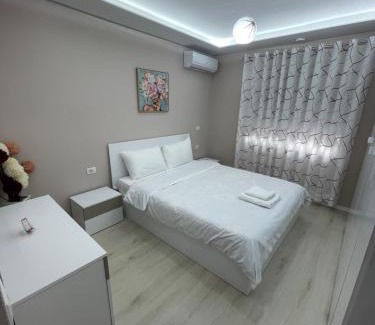 Mbrostar-Urë Apartment | Orinela House