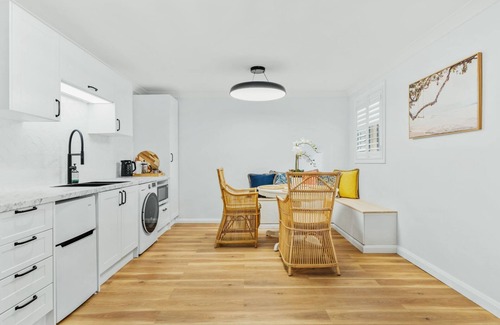 Vincentia House | Orion Beach Retreat -250m walk to the crystal clear waters of Jervis Bay