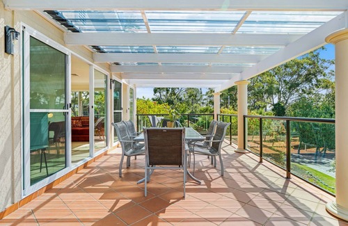 Vincentia House | Orion Beach Retreat -250m walk to the crystal clear waters of Jervis Bay