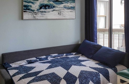 Florida Center Condo | Orlando Condo w/ Balcony: 1.3 Miles to Universal!