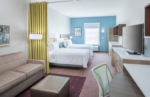 Airport North Hotel | ORLANDO ESCAPE! FREE BREAKFAST, POOL, BBQ