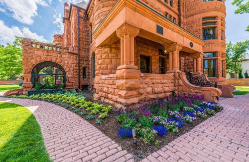 Pueblo Hotel | Orman Mansion - Pueblo's Most Luxurious Stay!