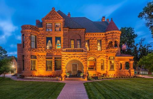 Pueblo Hotel | Orman Mansion - Pueblo's Most Luxurious Stay!