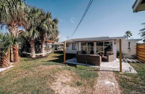 Ormond-by-the-Sea House | Ormond-by-the-Sea-Charming 2-bedroom home-close to beach and intracoastal