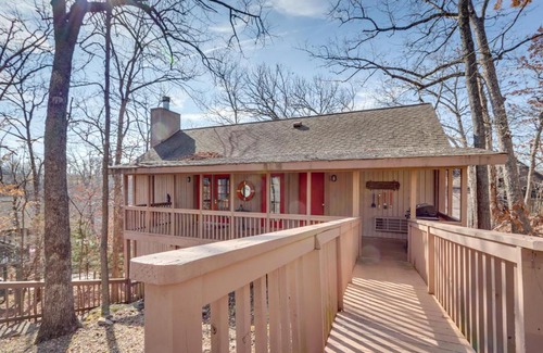 Osage Beach House | Osage Beach Home Screened Porch, Resort Amenities