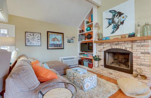 Osage Beach House | Osage Beach Home Screened Porch, Resort Amenities