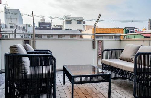 Nishinari Apartment | Osaka Purestay 5 rooms 2 parking spaces two balconies 8-11 人 Wi-Fi 玉出西 天下茶屋 心斎橋 道頓堀 近い 一 戸建