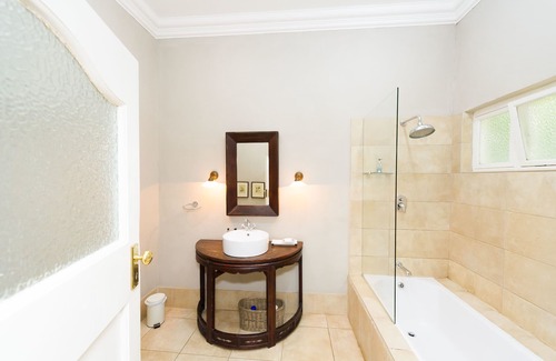 Brooklyn Bed & Breakfast | Osborne House - Guest House