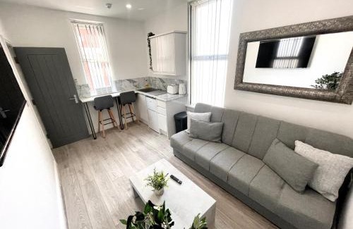 South Shore Apartment | Osborne luxury hot tub and jacuzzi suites