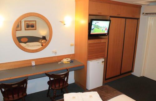 Bundaberg West Hotel | Oscar Motel