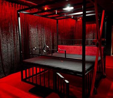 Kaunas Apartment | Oscuro Deseo BDSM