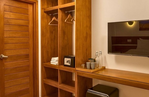 Felidhoo Hotel | Oshi Boutique