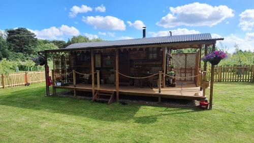 Spilsby Apartment | Oskar's Shepherd's Hut at Snug Hollow