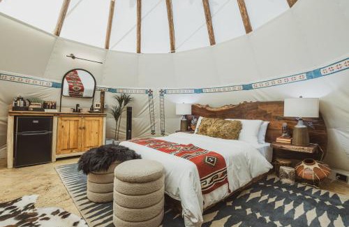 Nogal Other | Oso Tipi at El Mistico Ranch