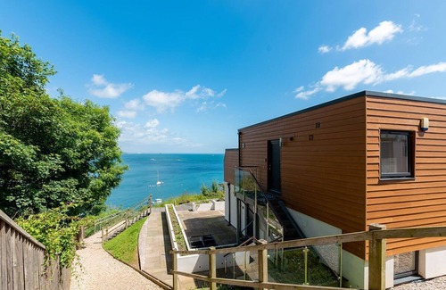 Brixham Cottage | Osprey 2 - The Cove - sleeps 4 guests in 2 bedrooms