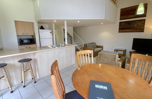 Exmouth Villa | Osprey Holiday Village Unit 101/2 Bedroom apartment in complex with a pool