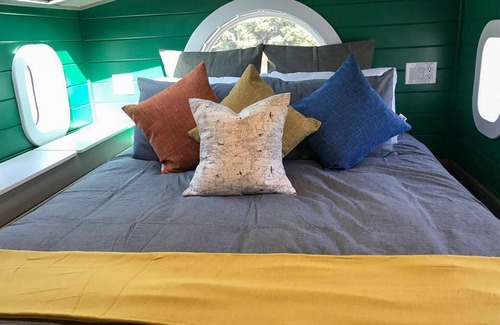 Waldport House | Osprey Tiny Home! Dog Friendly! Close to Beaches! Explore the Oregon coast!