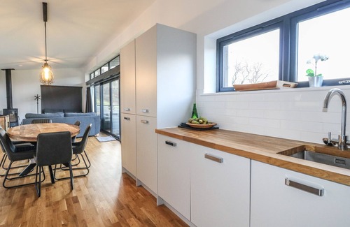 Aberfeldy Cottage | OSPREY VIEW LODGE & HOT TUB, family friendly in Aberfeldy