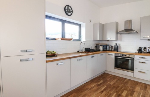 Aberfeldy Cottage | OSPREY VIEW LODGE & HOT TUB, family friendly in Aberfeldy