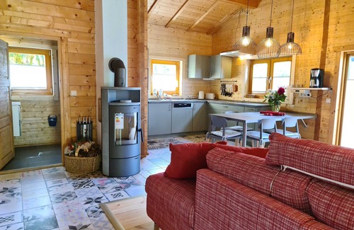 Kroepelin Apartment | Ostsee-Land-Ferienhaus - 3-room vacation home Jennie with terrace and fireplace