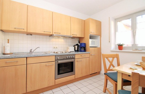 Ostseebad Kuhlungsborn Apartment | Ostseeblick - Fewo Fehmarn 22: 1-room apartment close to the beach with large balcony