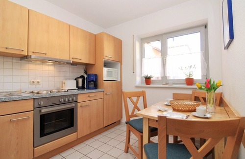 Ostseebad Kuhlungsborn Apartment | Ostseeblick - Fewo Fehmarn 22: 1-room apartment close to the beach with large balcony