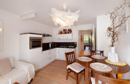 Warnemuende Apartment | Ostseeoase mit Strandkorb am Meer