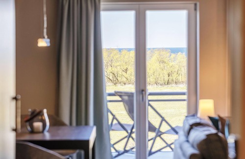 Ostseebad Wustrow Apartment | Ostseerast vacation apartment with west-facing balcony in the Alte Seefahrtschule