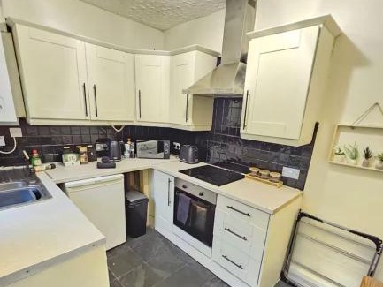 Accrington House | Oswaldtwistle Spacious 3 Bedroom Two Bath