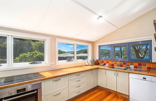 Hardys Bay House | 'Otella Cottage' by Accom Holidays