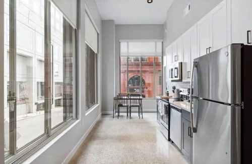 Central Business District Apartment | OTR 2BR Queen Beds Walk-In Shower Smart TV