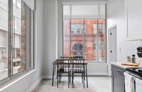 Central Business District Apartment | OTR 2BR Queen Beds Walk-In Shower Smart TV