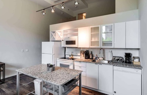 Downtown Cincinnati Apartment | OTR Gym, Pool, Free parking, walk to stadiums